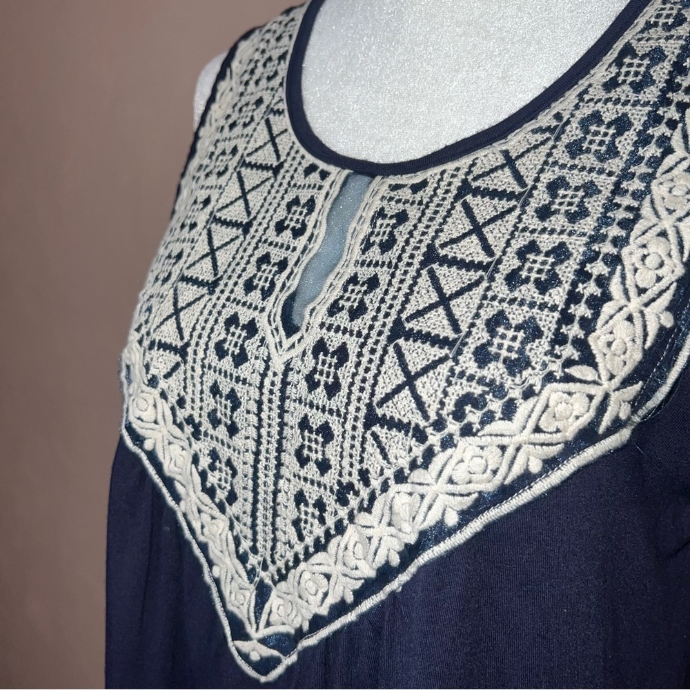 Green Envelope Los Angeles Flowy Sleeveless Navy Blouse White Lace Embroidered - Picture 2 of 8